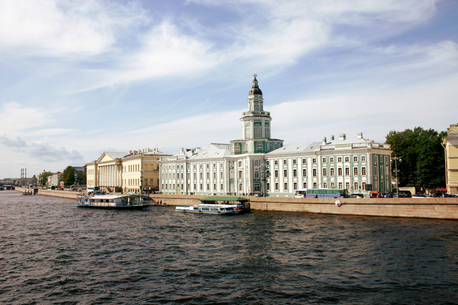 Обзорная экскурсия по Санкт-Петербургу с посещением Кунсткамеры