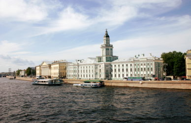Пешеходная экскурсия «Прогулка по Университетской набережной»