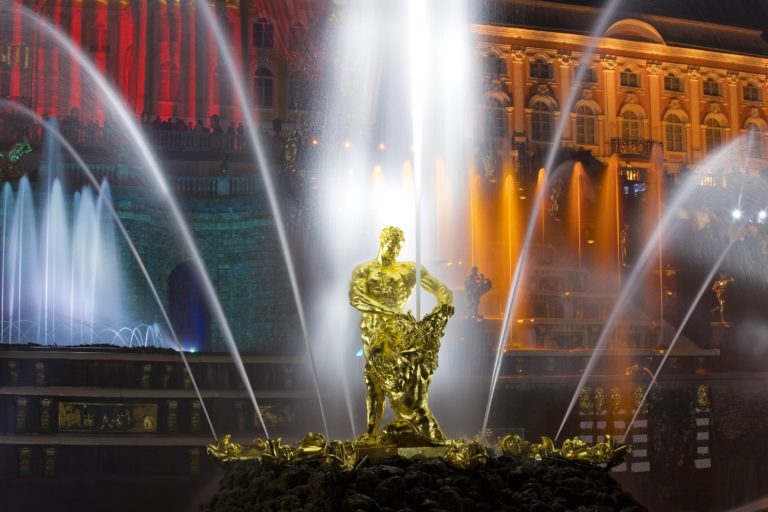 «Праздник фонтанов в Петергофе Лайт»