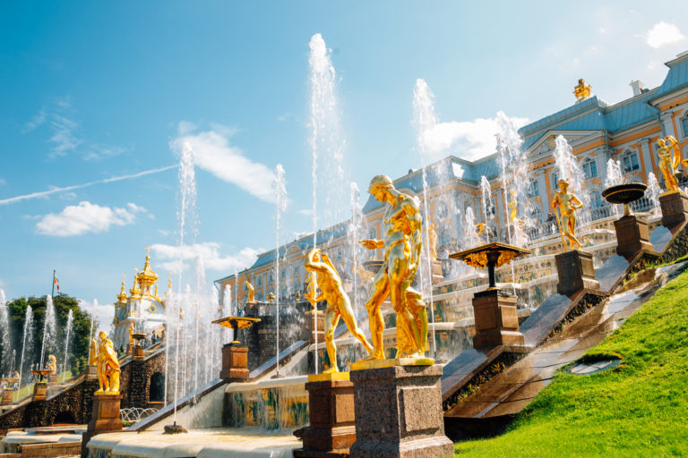 «Праздник фонтанов в Петергофе»