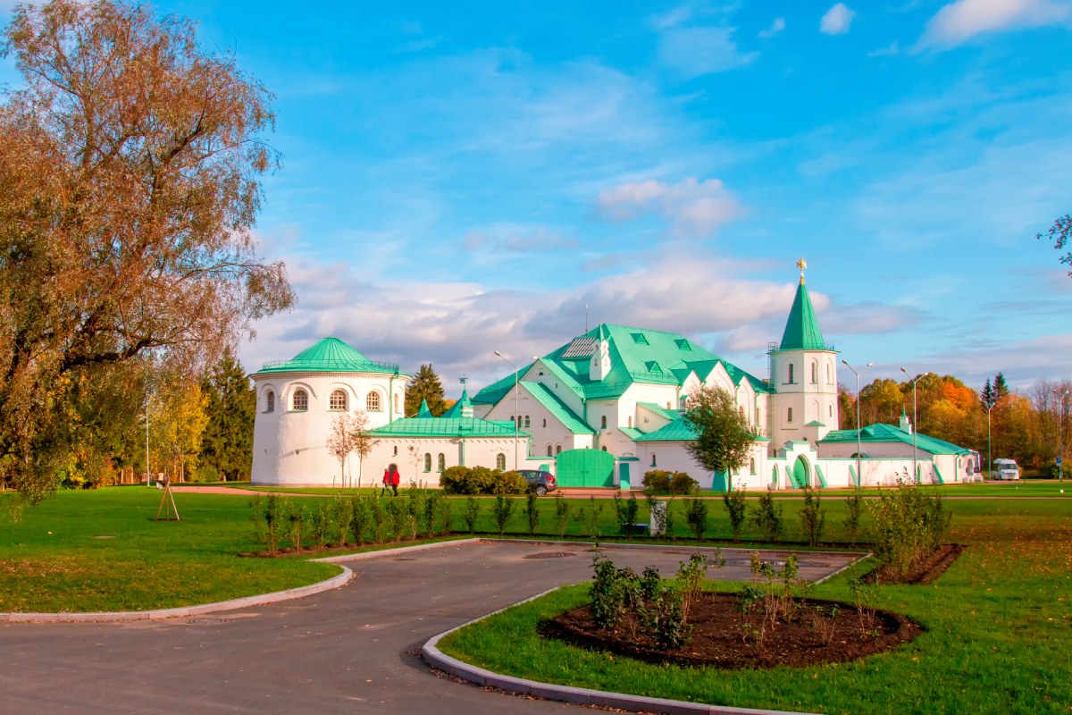 Автобусная экскурсия в Пушкин с посещением Александровского дворца и Федоровского собора