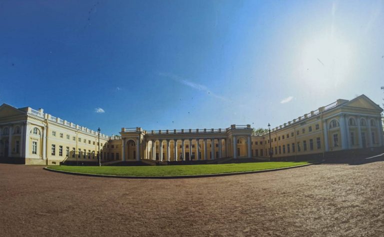 Экскурсия в Царское село с посещением Александровского дворца и Федоровского собора