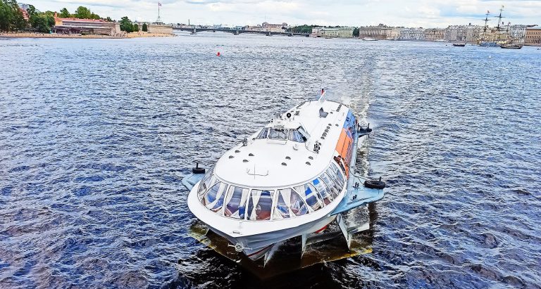 Метеоры из Петергофа в Петербург