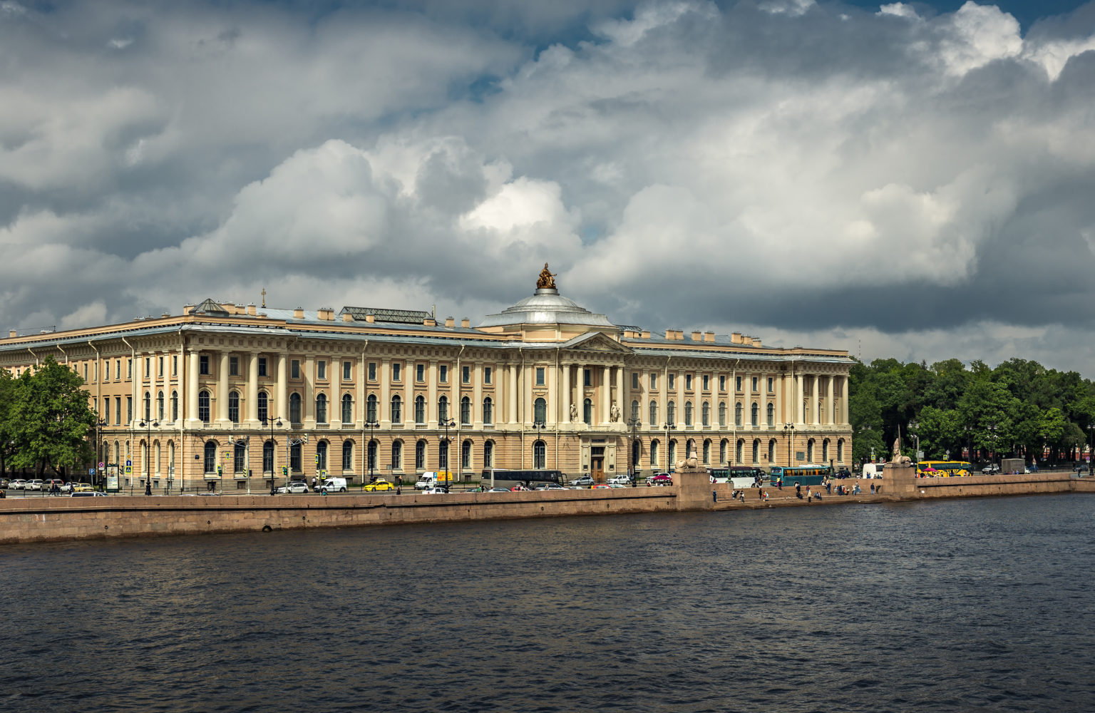 Тур в Петербург на 3 дня — «Расследование петербургских тайн»